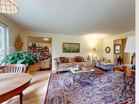 5th image of 1922 Leonard Drive