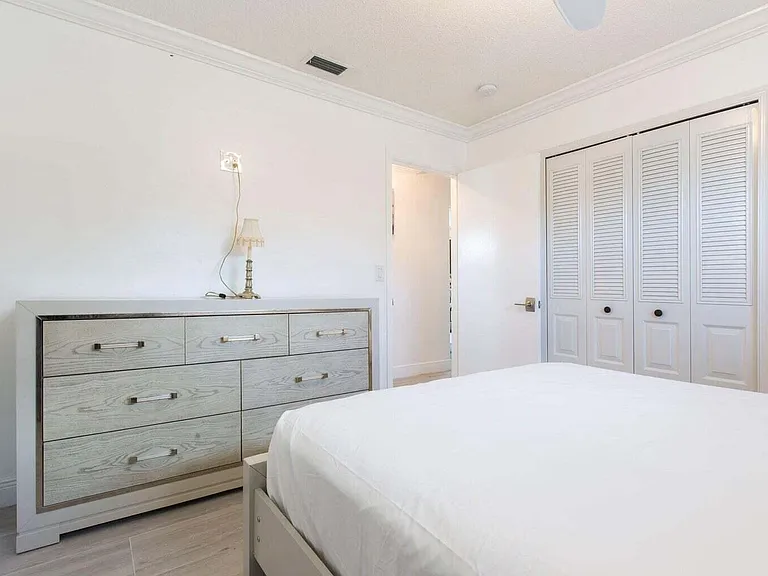 343 Balsam St — Photo 16