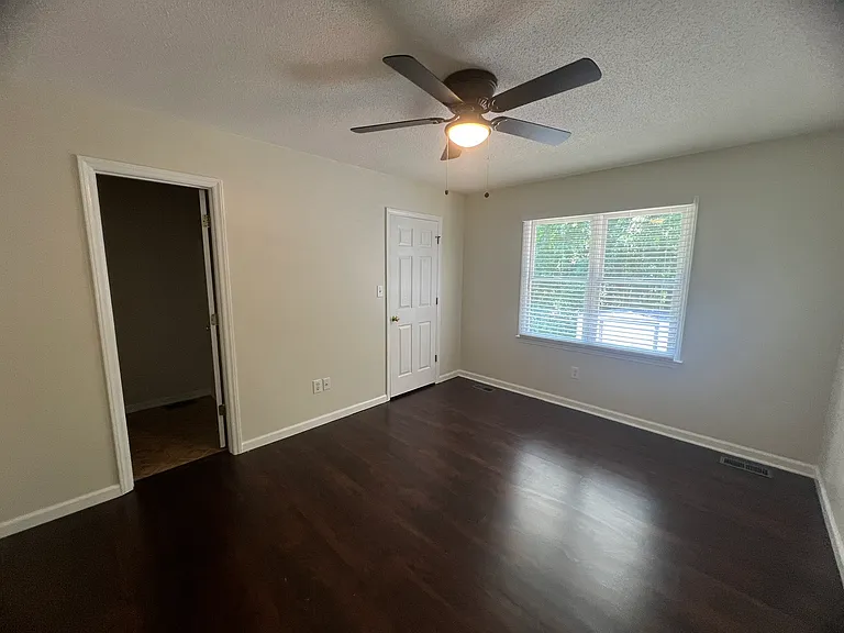 500 Chinaberry Ln — Photo 10