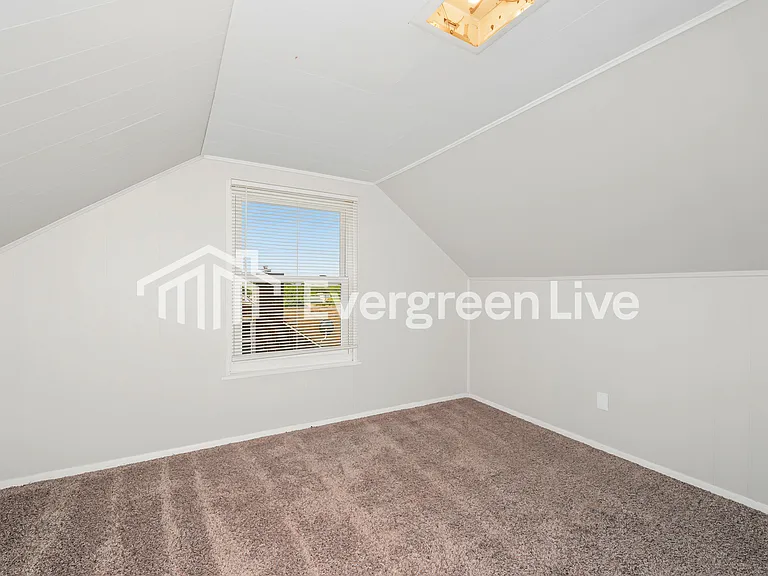 610 Maplehurst Dr — Photo 10