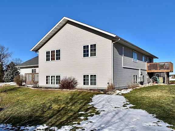 2nd image of 17 Williams St