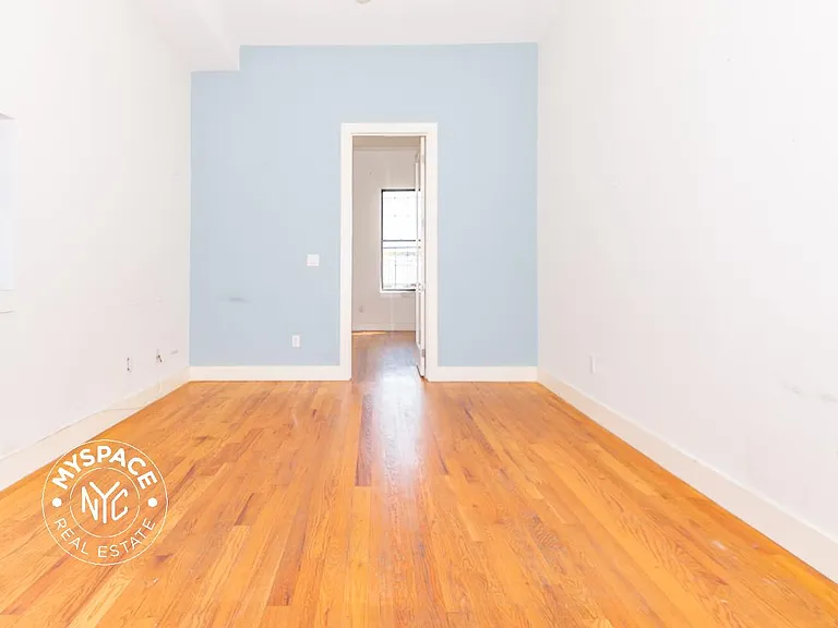 170 Harman St #1R — Photo 3