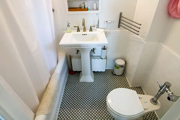 Rented by Target Realty Group | media 23