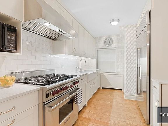 4th image of 424 E 52nd St APT 7C