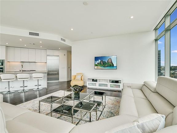 3rd image of 501 West Ave #907