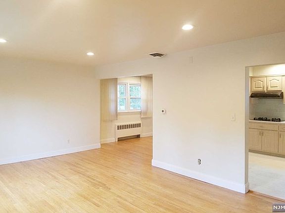 3rd image of 140 Broad Ave