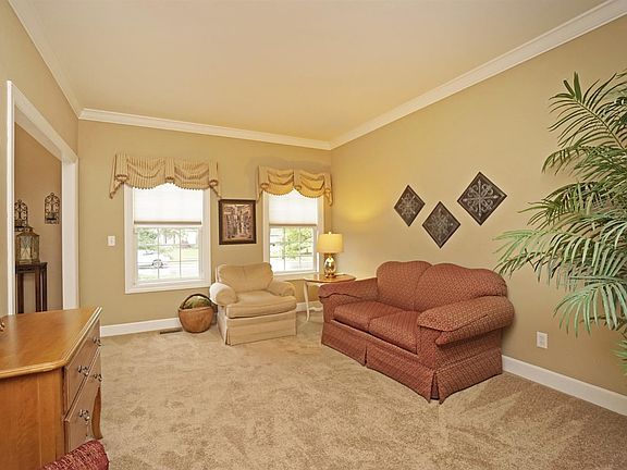 4th image of 7692 Hedgewood Cir