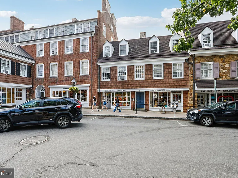 31 Palmer Sq W #A — Photo 1