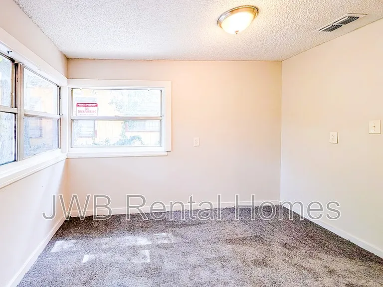 347 W 23rd St — Photo 9