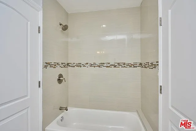 4313 Kenwood Ave — Photo 9