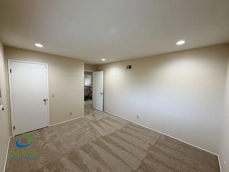 6465 Sussex Pl — Photo 15
