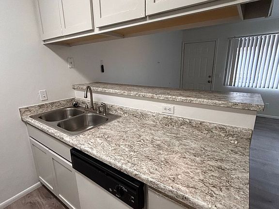 3rd image of 610 S Granite St APT 4