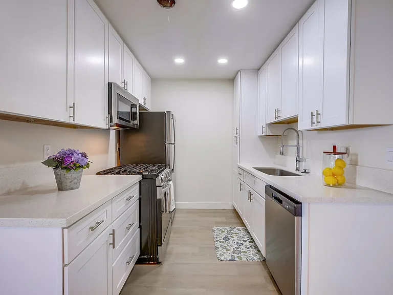 Cypress Park Apartments — Photo 22
