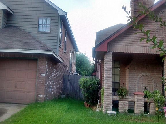 2nd image of 4739 Woodford St