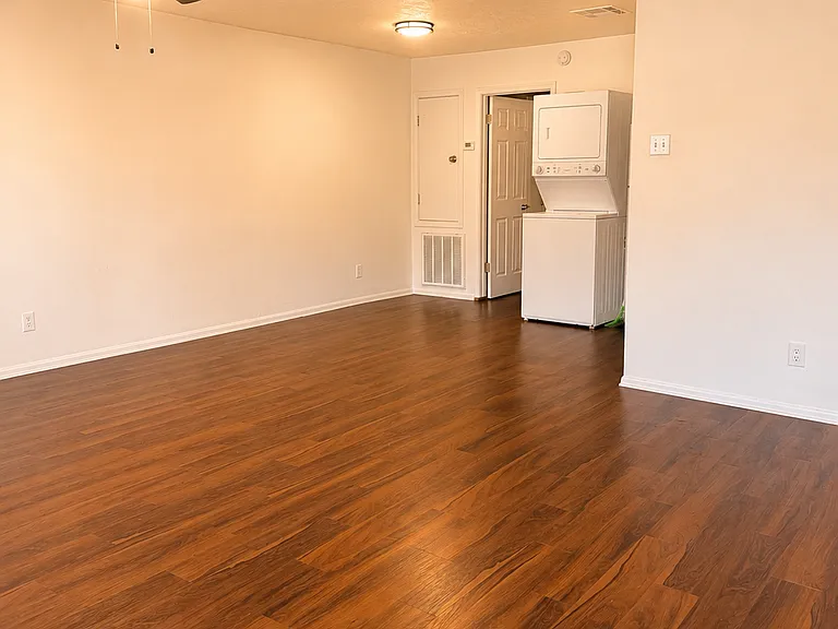 3016-18 Jean Lafitte Pkwy #3018-B — Photo 4