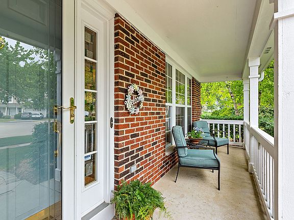 3rd image of 18565 W Aspen Ct