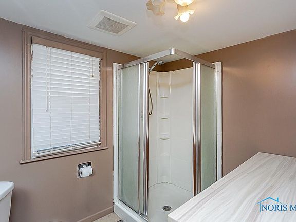 5th image of 4042 Vermaas Ave