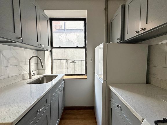 5th image of 146 E 98th St APT 28