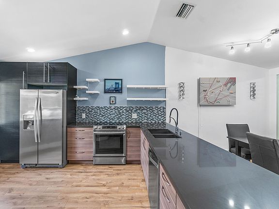 3rd image of 9899 Watermill Circle #E