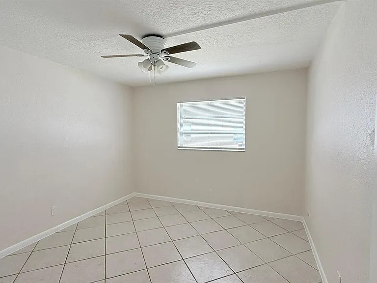 501 W Kalmia Dr — Photo 6