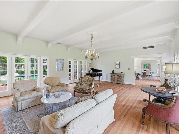 4th image of 103 W Caldwood Dr