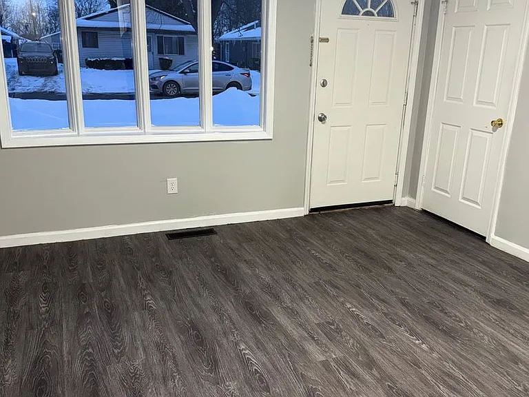 2730 Dorothy Ave NE — Photo 2
