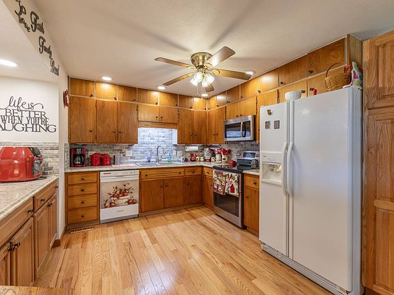 2nd image of 119 Lewis St