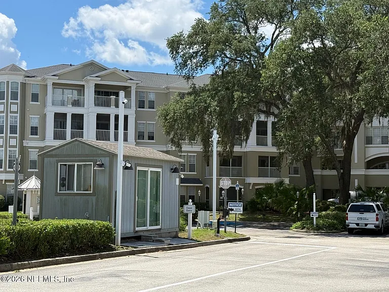 8290 Gate Pkwy W #213 — Photo 3