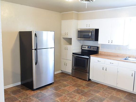 4th image of 2132 Circle Dr