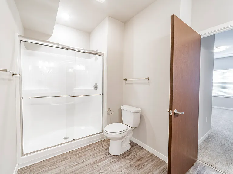 Mammoth Springs Apartments & Townhomes — Photo 74