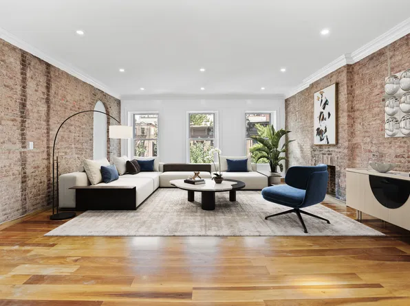328 W 46th St Front 1, New York, NY 10036