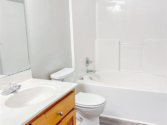 5th image of 5260 Main St