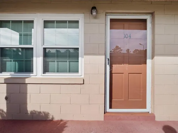 1100 E Caroline St APT 104, Tavares, FL 32778