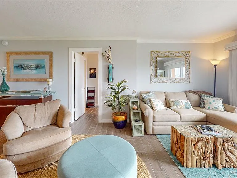 1120 N Shore Dr NE #501 — Photo 15