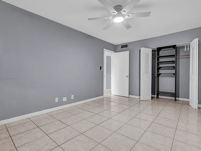 340 NW 19th St #308 — Photo 8