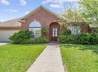 9323 Whitney Ln, College Station, TX 77845