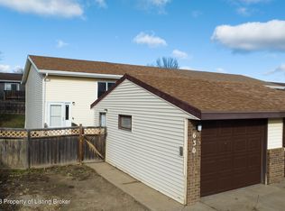 630 28th St W, Dickinson, ND 58601