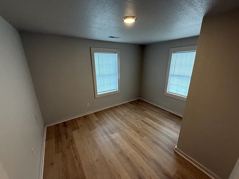 415 E Velma Ave — Photo 12