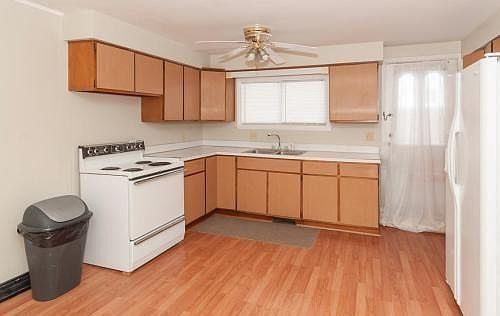 3rd image of 818 Hoffman Pl