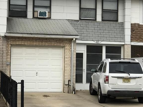 3rd image of 87 Regis Dr