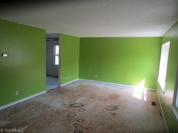 2nd image of 1806 Covenant Ln