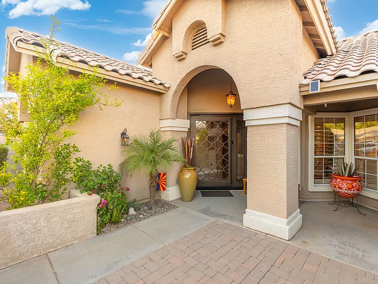 372 W Amoroso Dr — Photo 44