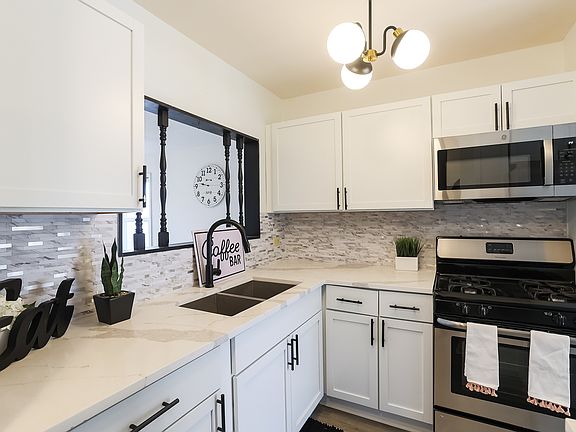 2nd image of 563 Hillcrest Ter