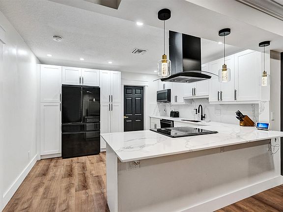 4th image of 3468 NE 17th Avenue