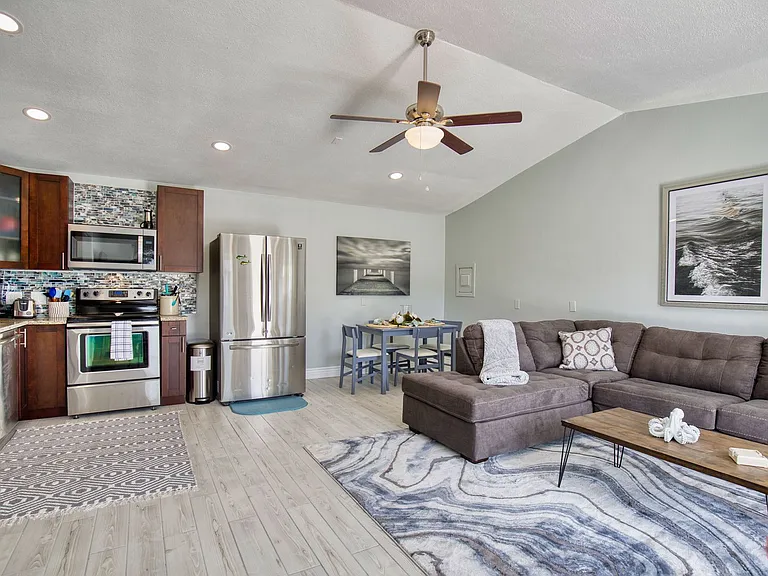 5042 Linda St #A — Photo 6