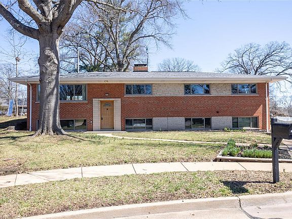 2nd image of 8904 Larchwood Ct