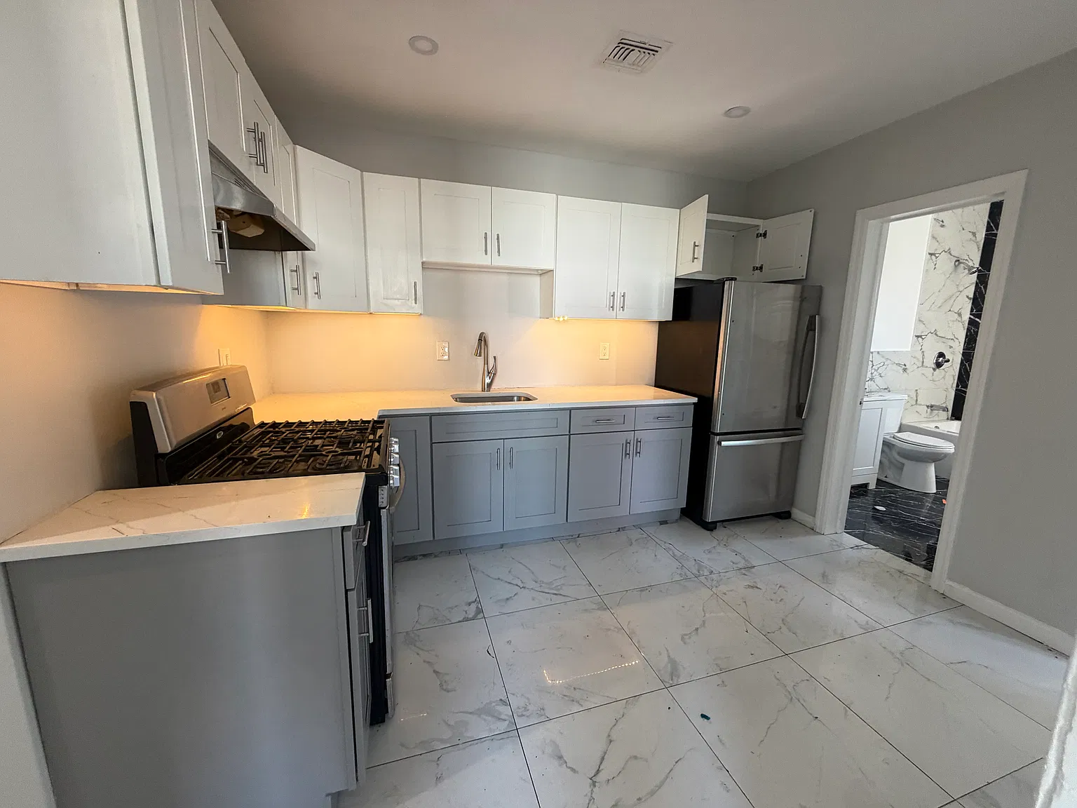 5 bed, 1000 sqft, $3,400 — Photo 1
