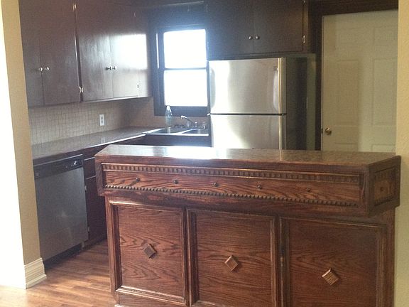 3rd image of 404 N Willow St
