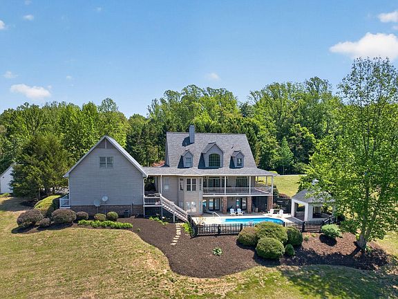 2nd image of 380 Ballenger Ln