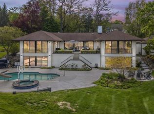 N1888 Loramoor LANE, Lake Geneva, WI 53147